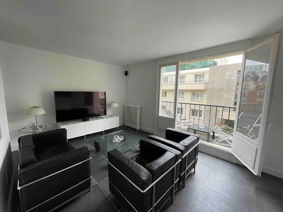French Design Appartement Commerces Paris
